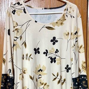 Floral Print Women's Top - Cream and Black silky & slinky Sz XL